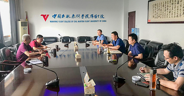 1559011808292874.png 集團(tuán)公司領(lǐng)導(dǎo)赴飛行學(xué)院洽談暑運加班事宜.png