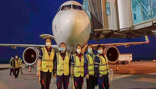 1580969047139960.png 保潔隊員沖鋒在前 不懼疫情做好保障.png